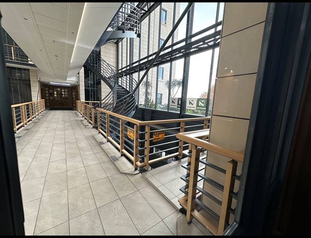 1,295M² OFFICE TO LET IN SANDTON CENTRAL